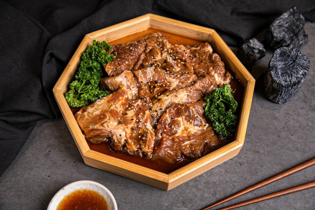 흑돼지 양념갈비 Jeju Black Pork Marinated Ribs — 봉산정육 홍대본점 Korean BBQ (サムギョプサル · 烤肉) menu · 돼지 로스